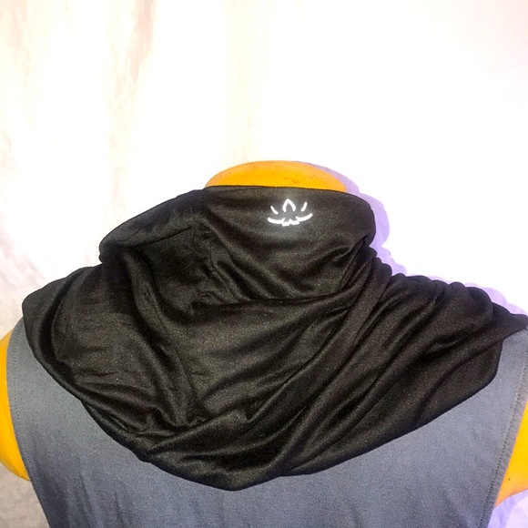 NWOT Beyond Yoga Infinity Scarf With Zip Pocket - Picture 9 of 9